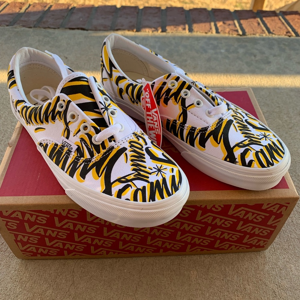 Brand new Vans Family edition eras NIB